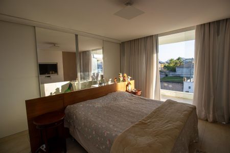 Casa de condomínio à venda com 350m², 3 quartos e 2 vagas Casa de condomínio à venda com 350m², 3 quartos e 2 vagasSuíte 3