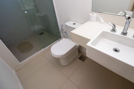 Casa de condomínio à venda com 350m², 3 quartos e 2 vagas Casa de condomínio à venda com 350m², 3 quartos e 2 vagasBanheiro da Suíte 2