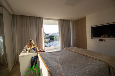 Casa de condomínio à venda com 350m², 3 quartos e 2 vagas Casa de condomínio à venda com 350m², 3 quartos e 2 vagasSuíte 3