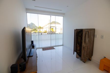 Casa de condomínio à venda com 350m², 3 quartos e 2 vagas Casa de condomínio à venda com 350m², 3 quartos e 2 vagasSala