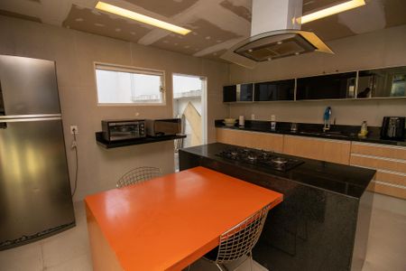 Casa de condomínio à venda com 350m², 3 quartos e 2 vagas Casa de condomínio à venda com 350m², 3 quartos e 2 vagasCozinha