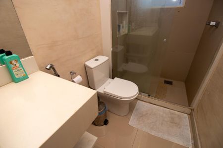 Casa de condomínio à venda com 350m², 3 quartos e 2 vagas Casa de condomínio à venda com 350m², 3 quartos e 2 vagasBanheiro da Suíte 3