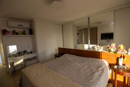 Casa de condomínio à venda com 350m², 3 quartos e 2 vagas Casa de condomínio à venda com 350m², 3 quartos e 2 vagasSuíte 3