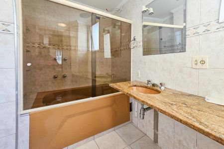 Apartamento para alugar com 138m², 3 quartos e 1 vaga Apartamento para alugar com 138m², 3 quartos e 1 vagaBanheiro da Suíte