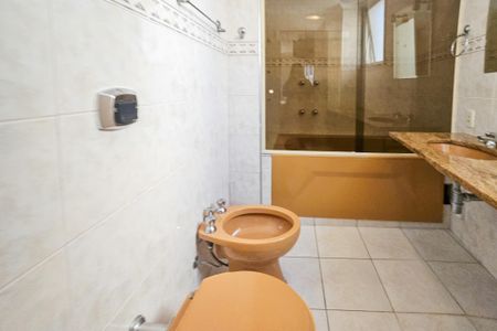 Apartamento para alugar com 138m², 3 quartos e 1 vaga Apartamento para alugar com 138m², 3 quartos e 1 vagaBanheiro da Suíte