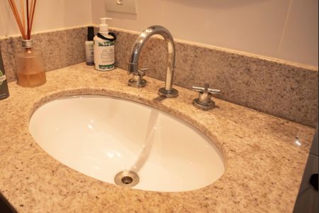 Apartamento à venda com 65m², 1 quarto e 2 vagasBanheiro da Suíte