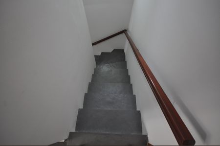 Casa de condomínio à venda com 71m², 2 quartos e 1 vagaEscada