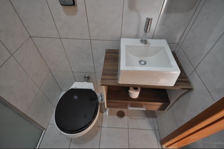 Casa de condomínio à venda com 71m², 2 quartos e 1 vagaBanheiro Social