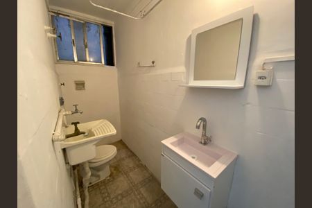 Banheiro de apartamento para alugar com 1 quarto, 30m² em Sé, São Paulo