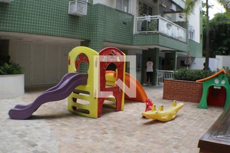 Apartamento à venda com 85m², 2 quartos e 2 vagas Apartamento à venda com 85m², 2 quartos e 2 vagasÁrea comum - Playground
