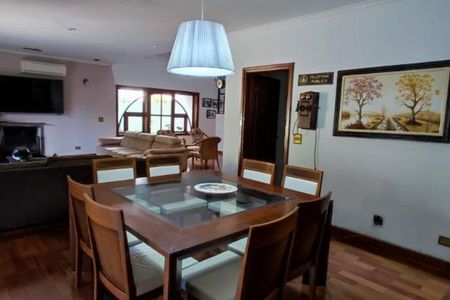 Casa à venda com 330m², 4 quartos e 4 vagas