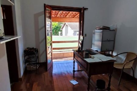 Casa à venda com 330m², 4 quartos e 4 vagas