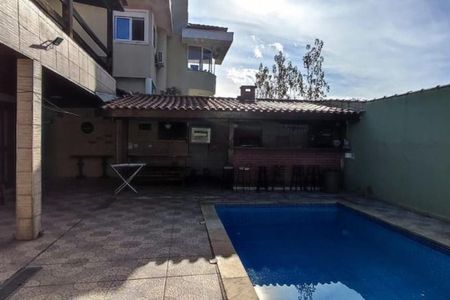 Casa à venda com 330m², 4 quartos e 4 vagas