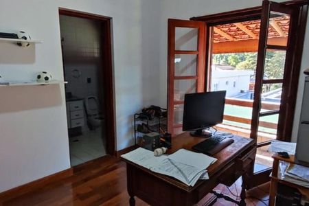 Casa à venda com 330m², 4 quartos e 4 vagas