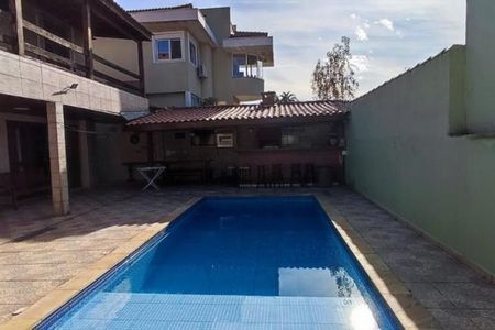 Casa à venda com 330m², 4 quartos e 4 vagas