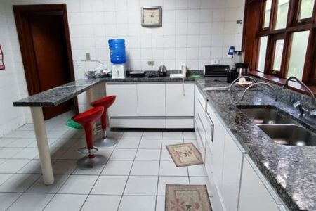 Casa à venda com 330m², 4 quartos e 4 vagas