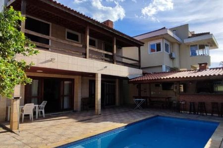 Casa à venda com 330m², 4 quartos e 4 vagas