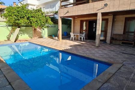 Casa à venda com 330m², 4 quartos e 4 vagas