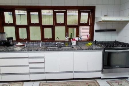 Casa à venda com 330m², 4 quartos e 4 vagas