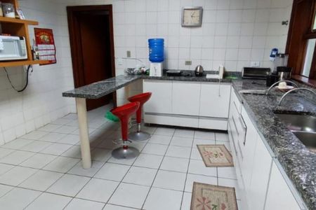 Casa à venda com 330m², 4 quartos e 4 vagas