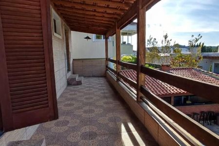 Casa à venda com 330m², 4 quartos e 4 vagas