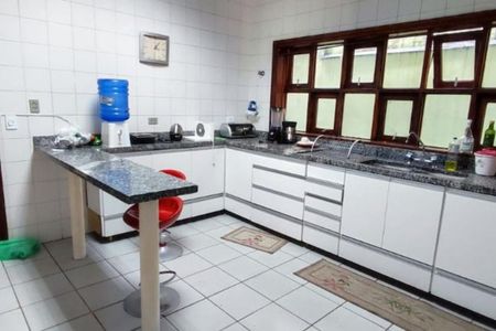 Casa à venda com 330m², 4 quartos e 4 vagas