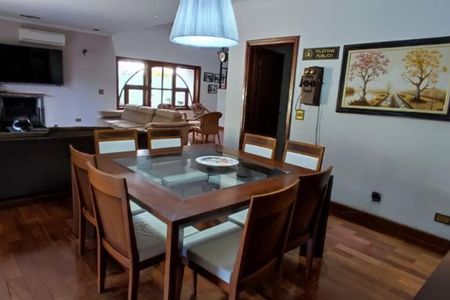 Casa à venda com 330m², 4 quartos e 4 vagas