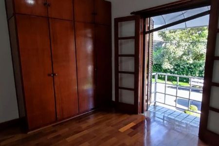 Casa à venda com 330m², 4 quartos e 4 vagas