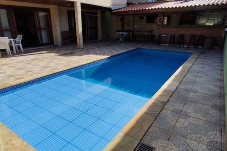 Casa à venda com 330m², 4 quartos e 4 vagas