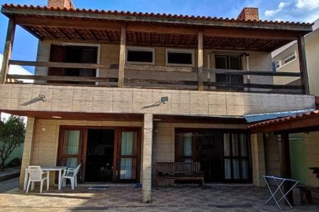 Casa à venda com 330m², 4 quartos e 4 vagas