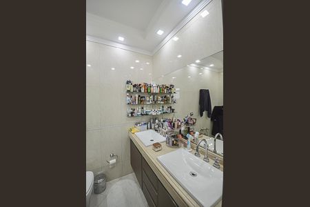 Apartamento à venda com 412m², 4 quartos e 4 vagas Apartamento à venda com 412m², 4 quartos e 4 vagasBanheiro da Suíte 1