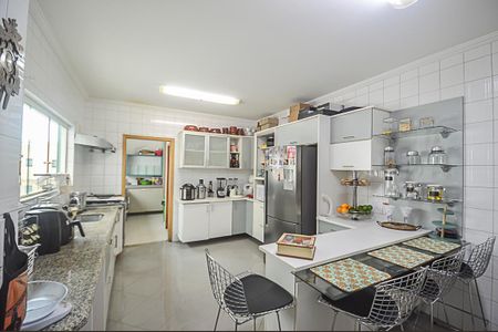 Apartamento à venda com 412m², 4 quartos e 4 vagas Apartamento à venda com 412m², 4 quartos e 4 vagasCozinha