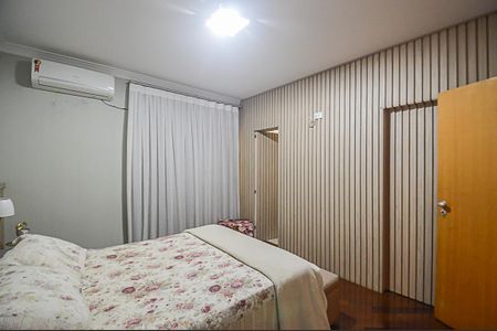 Apartamento à venda com 412m², 4 quartos e 4 vagas Apartamento à venda com 412m², 4 quartos e 4 vagasSuíte 1