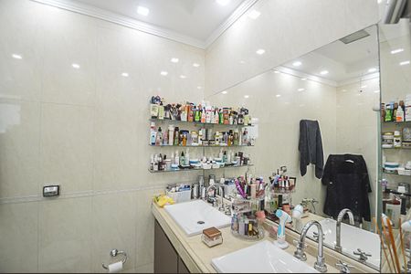 Apartamento à venda com 412m², 4 quartos e 4 vagas Apartamento à venda com 412m², 4 quartos e 4 vagasBanheiro da Suíte 1