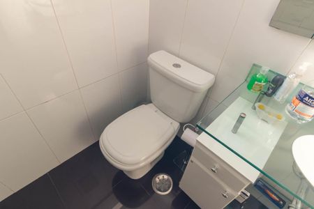 Apartamento à venda com 64m², 2 quartos e 1 vaga Apartamento à venda com 64m², 2 quartos e 1 vagaBanheiro