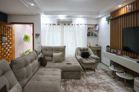 Casa à venda com 200m², 3 quartos e 2 vagasSala