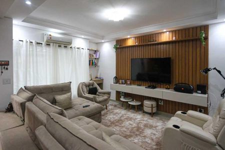 Casa à venda com 200m², 3 quartos e 2 vagasSala