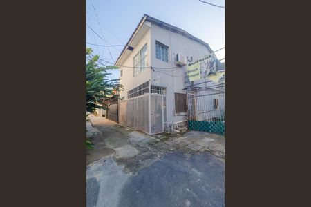 Casa à venda com 90m², 2 quartos e sem vaga Casa à venda com 90m², 2 quartos e sem vagaFachada