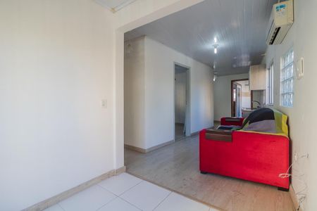 Casa à venda com 90m², 2 quartos e sem vaga Casa à venda com 90m², 2 quartos e sem vagaSala