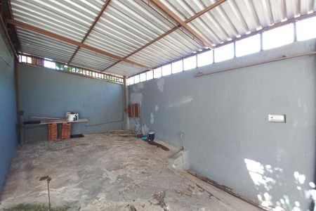 Casa à venda com 140m², 3 quartos e 7 vagas Casa à venda com 140m², 3 quartos e 7 vagasGaragem 2