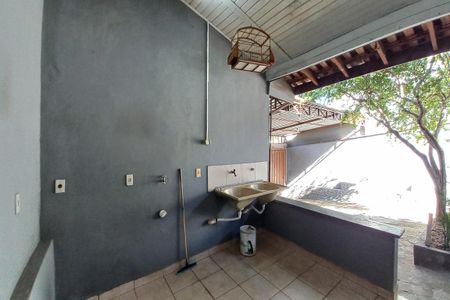 Casa à venda com 140m², 3 quartos e 7 vagas Casa à venda com 140m², 3 quartos e 7 vagasÁrea de Serviço