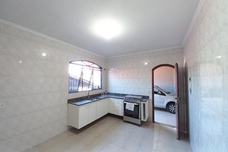 Casa à venda com 140m², 3 quartos e 7 vagas Casa à venda com 140m², 3 quartos e 7 vagasCozinha