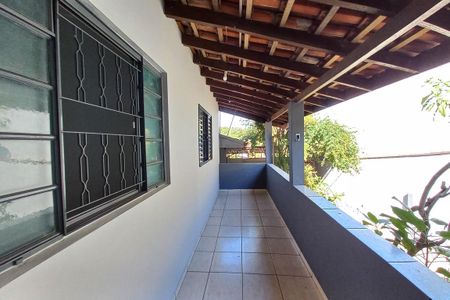 Casa à venda com 140m², 3 quartos e 7 vagas Casa à venda com 140m², 3 quartos e 7 vagasVaranda da sala