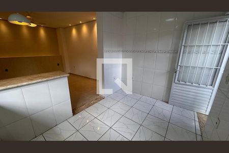 Casa à venda com 229m², 4 quartos e 2 vagas Casa à venda com 229m², 4 quartos e 2 vagasSala