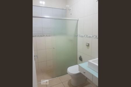 Casa à venda com 229m², 4 quartos e 2 vagas Casa à venda com 229m², 4 quartos e 2 vagasBanheiro