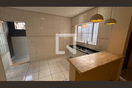 Casa à venda com 229m², 4 quartos e 2 vagas Casa à venda com 229m², 4 quartos e 2 vagasCozinha