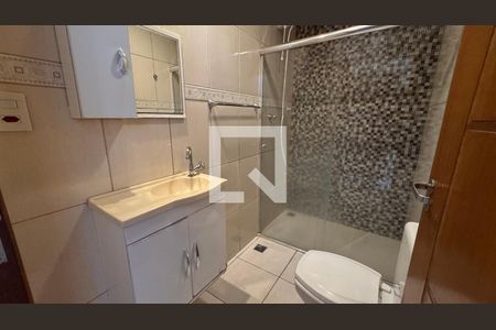 Casa à venda com 229m², 4 quartos e 2 vagas Casa à venda com 229m², 4 quartos e 2 vagasBanheiro