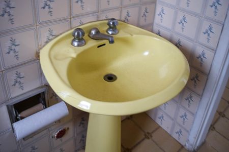 Casa à venda com 90m², 2 quartos e 1 vaga Casa à venda com 90m², 2 quartos e 1 vagaBanheiro