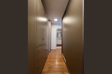 Apartamento à venda com 120m², 3 quartos e 2 vagas Apartamento à venda com 120m², 3 quartos e 2 vagasCloset da Suíte 3