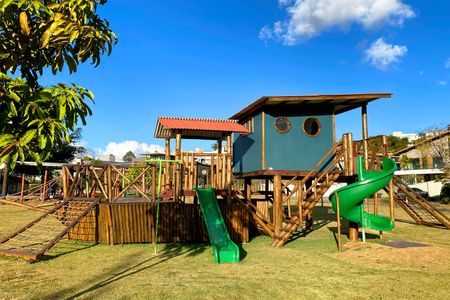 Casa de condomínio à venda com 432m², 5 quartos e 6 vagas Casa de condomínio à venda com 432m², 5 quartos e 6 vagasÁrea comum